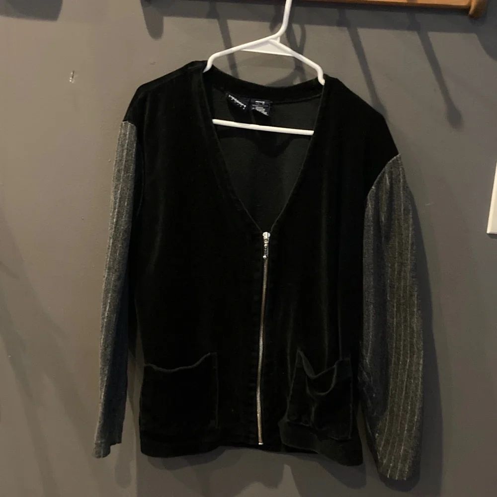 Liz Sports petite small cute unique black with  striped velvet zip up jacket GUC